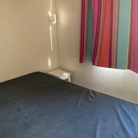 مكان تخييم Mobil-home 20m² 4 Pers - Terrasse - - Api-1-52-553 *